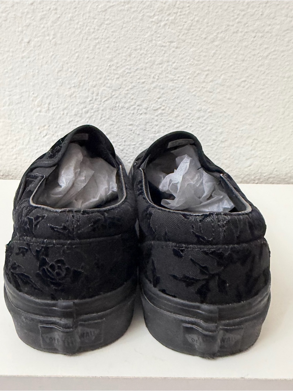 Vans Classic Slip-On Black Velvet Floral Rose Shoes Women’s 7.5 Men’s 6 - Picture 6 of 10